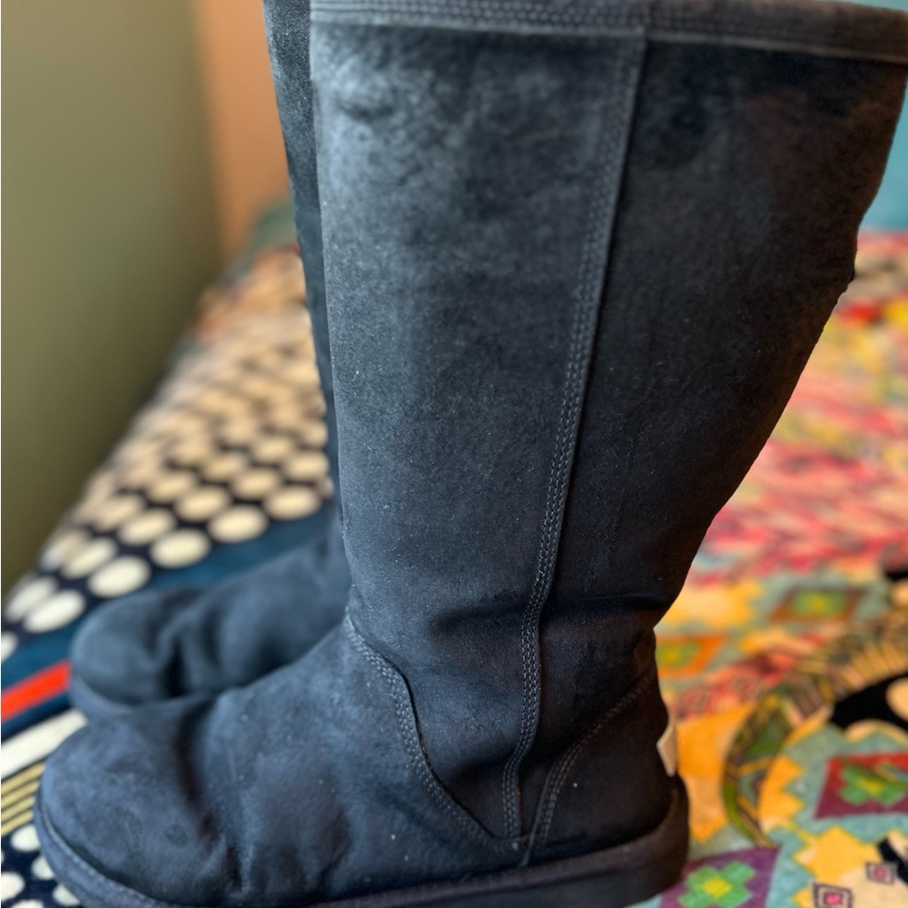 UGG Australia authentic leather and sheepskin boots. * excellent pre-owned